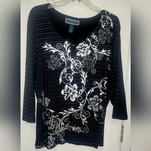 Karen Scott Woman's 2X Made in Malaysia, Black, Silver Metallic Design